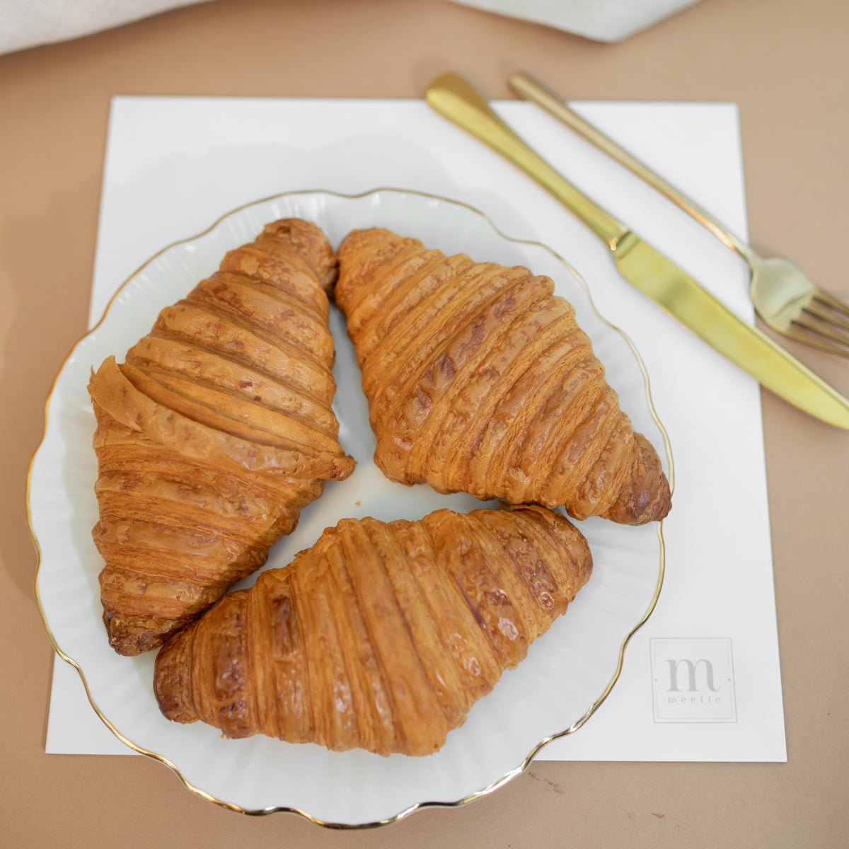 PLAIN BUTTER CROISSANT