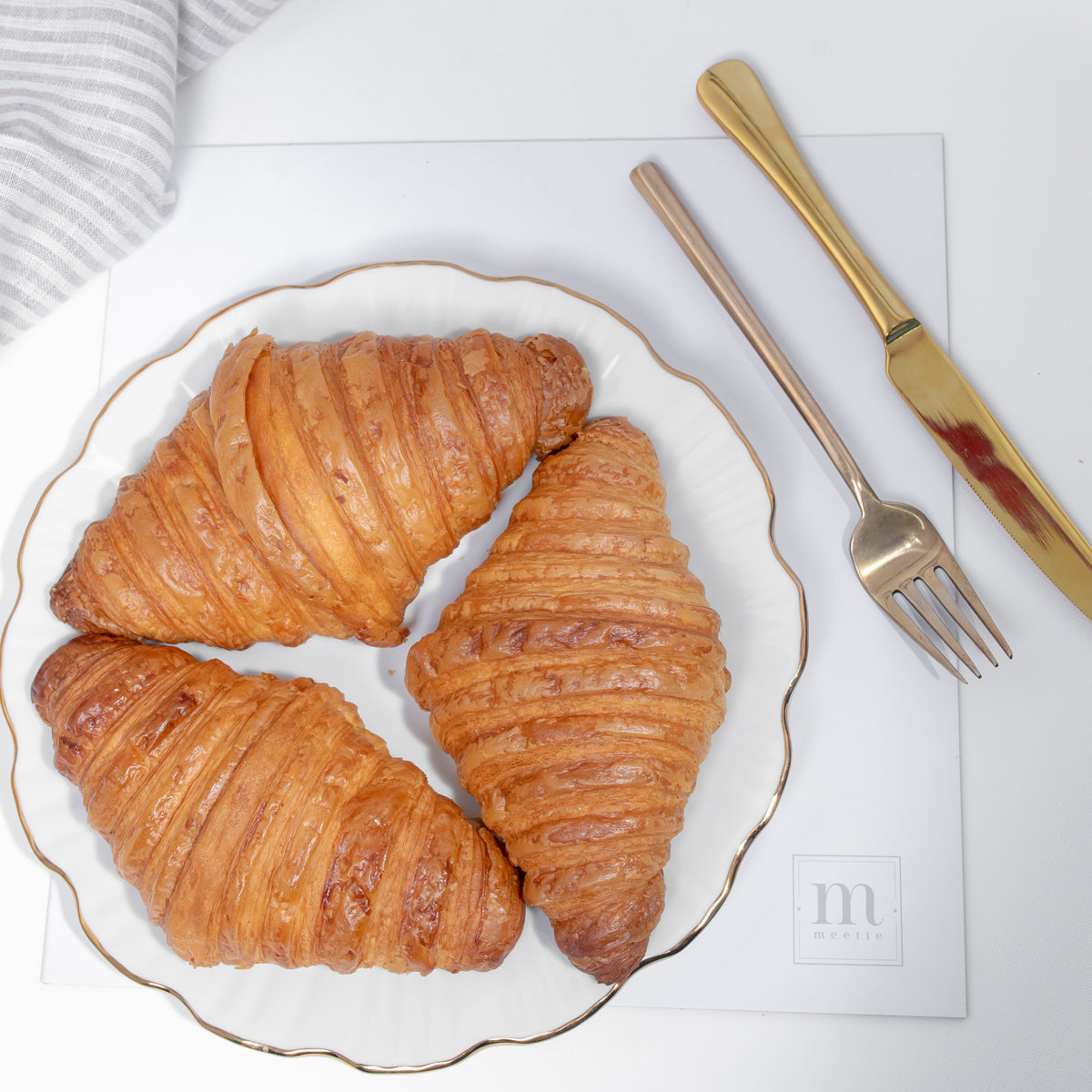 PLAIN BUTTER CROISSANT