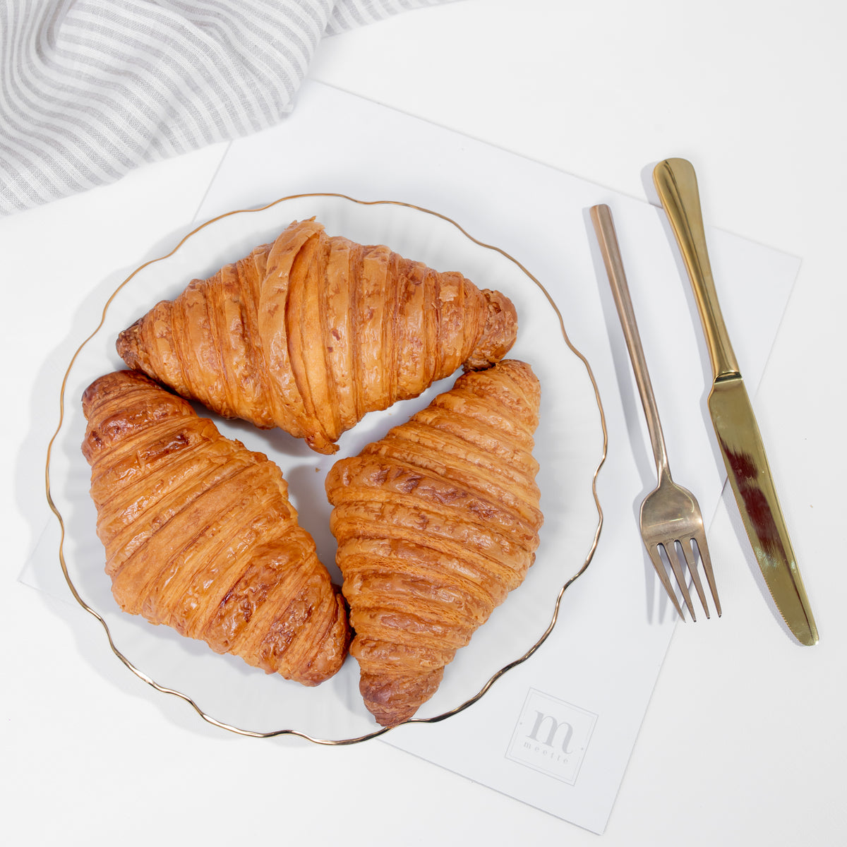 PLAIN BUTTER CROISSANT