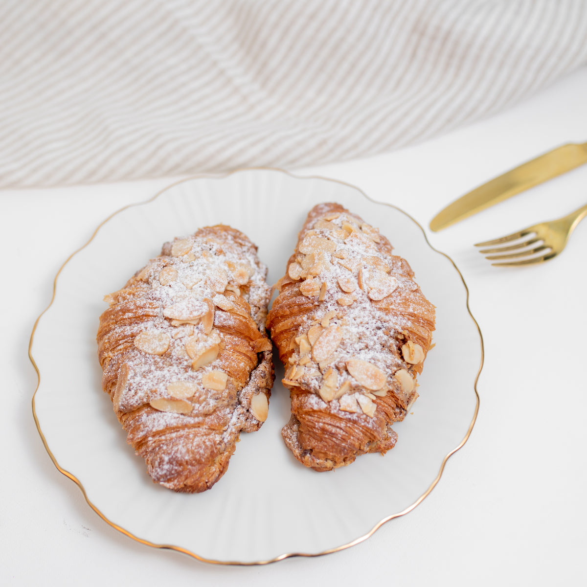 ALMOND CROISSANT (With Egg)