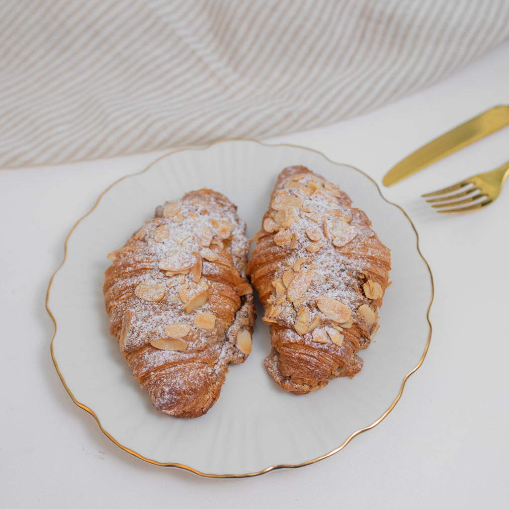 ALMOND CROISSANT (With Egg)