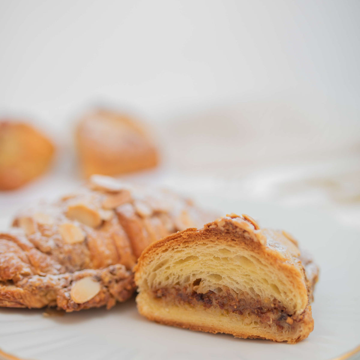 ALMOND CROISSANT (With Egg)